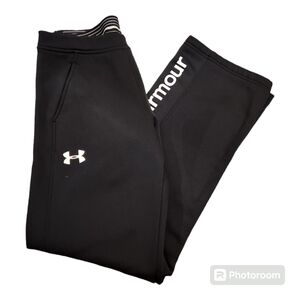 Girls Under Armour athletic pants. Size Youth XL. Color Gray